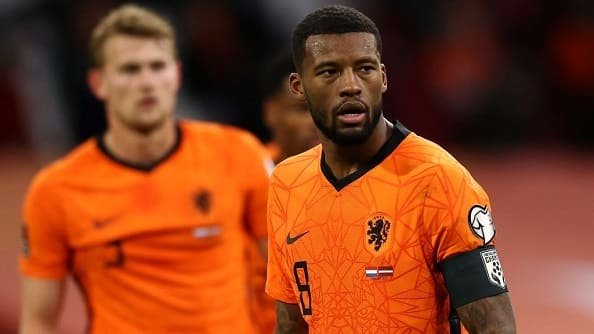 Источник: ряд клубов хочет перехватить Вейналдума у «Барселоны»