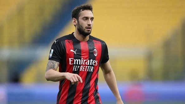 «Ювентус» летом продаст Рабьо и Рэмзи и намеревается приобрести Чалханоглу